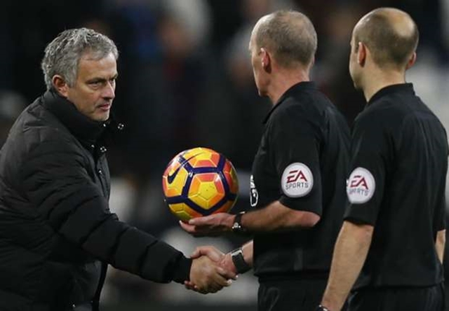 Mourinho: 'Tôi không biết gì về quyết định của trọng tài'