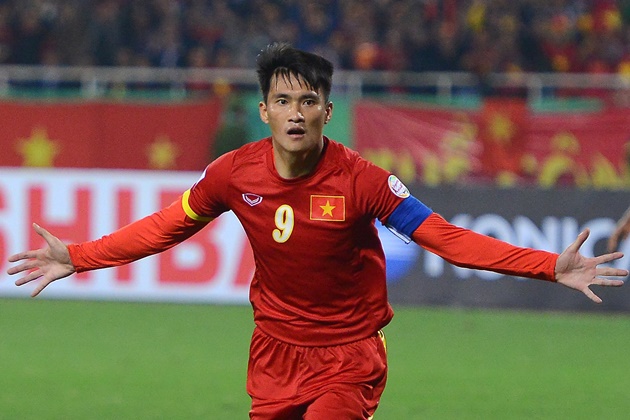 Công Vinh bị 'gạt' ở Gala QBV 2016, Thủy Tiên 'nổi đóa'