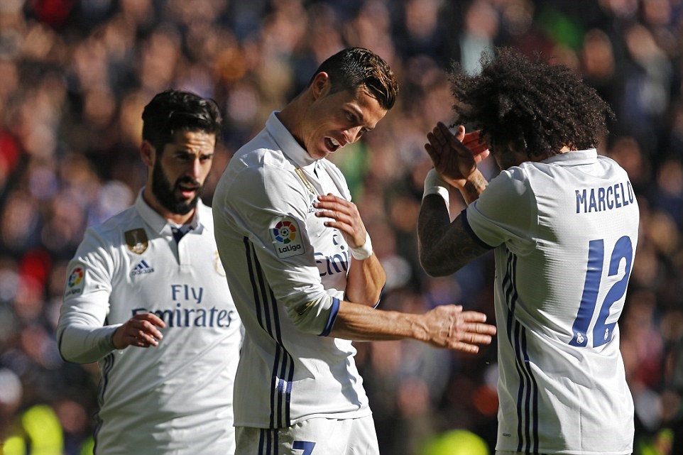 Ảnh bài viết Chùm ảnh: Real vùi dập Granada 5 bàn không gỡ