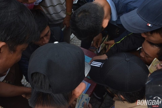 Ảnh bài viết Khán giả Đà Nẵng “khổ sở” mua vé vì HAGL