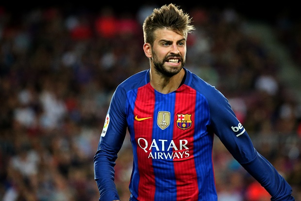 Pique có thể bị phạt vì 'phán xét' trọng tài
