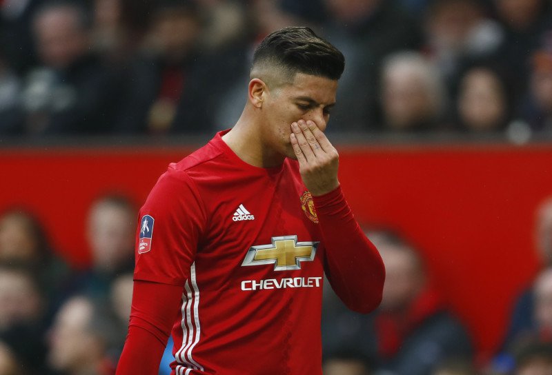 Thắng to nhưng Mourinho vẫn lo về tình hình của Rojo