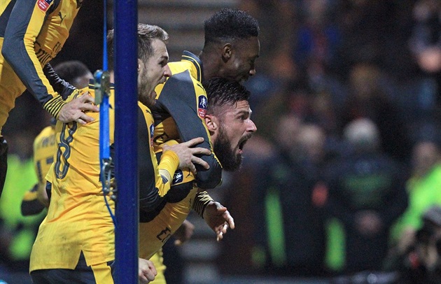 5 điểm nhấn Preston 1-2 Arsenal: Giroud lại cứu Pháo thủ
