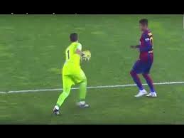 Ảnh bài viết Những pha cướp bóng từ thủ môn hài hước