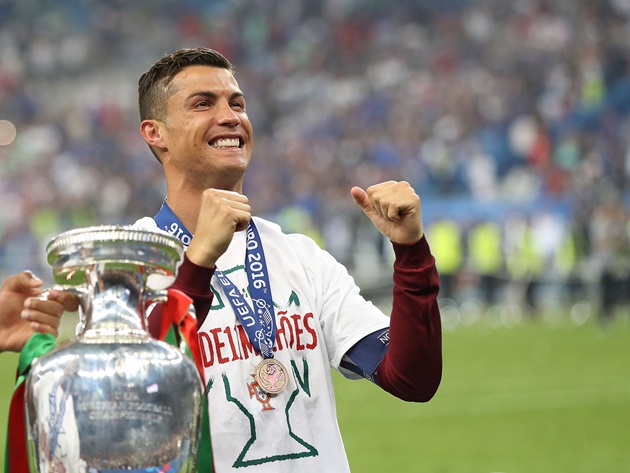 Ronaldo: 'Vô địch cùng BĐN khó hơn Argentina'