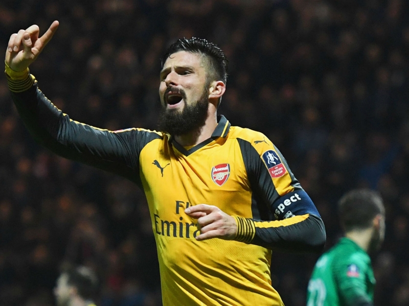Thắng xấu xí, nhưng Arsenal vẫn lập kỷ lục