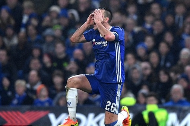 Ảnh bài viết Terry quỳ dưới mưa, chiến thắng của Chelsea trở nên không hoàn hảo