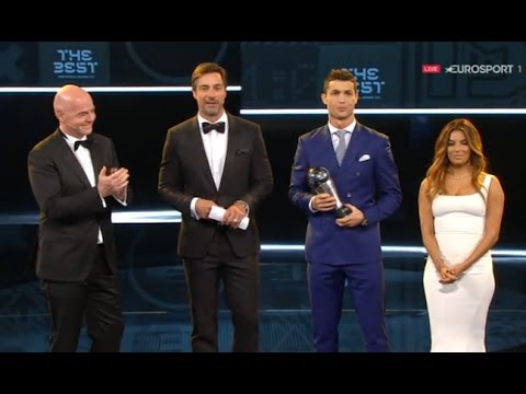 Ảnh bài viết Khoảnh khắc Cristiano Ronaldo nhận giải 'The best' 2016