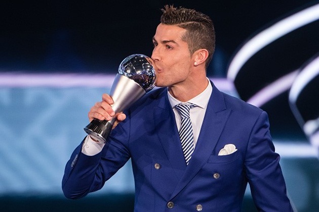 Ronaldo hạ Messi: Khi thiên tài không đứng số 1