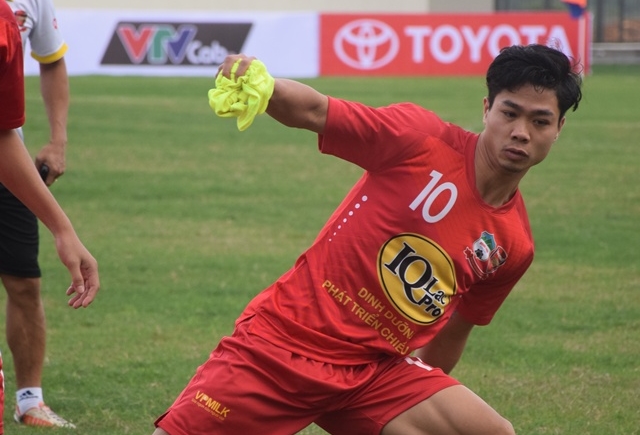 Điểm tin tối bóng đá trong nước (11/1): Hãy cho Phượng thời gian