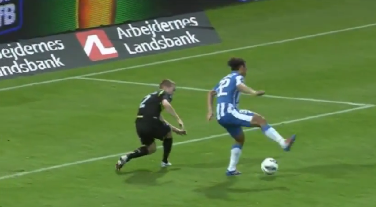 Ảnh bài viết 10 pha làm bàn bằng gót chân "đỉnh" nhất năm 2016