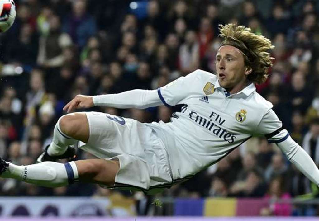 Vượt Rakitic, Modric giành giải thưởng lớn