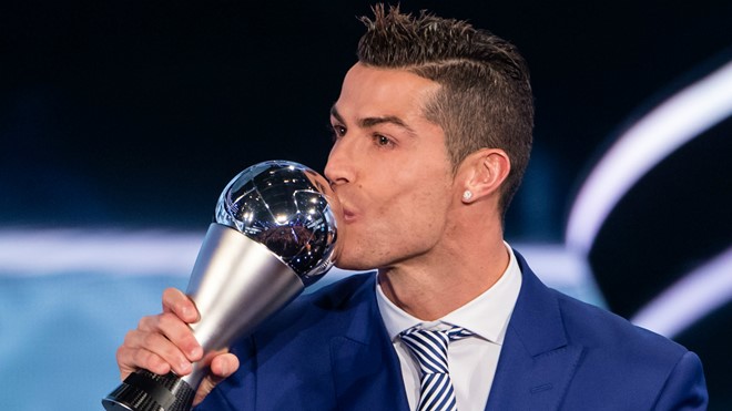 Điểm tin hậu trường 13/01: CR7 "vô đối" ở mọi hạng mục; Siêu mẫu Brazil nguyện yêu đơn phương Neymar