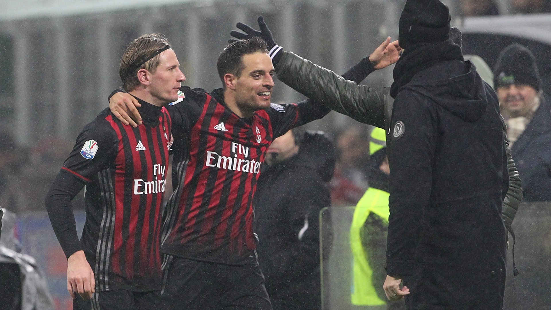 'Đội B' của Milan ngược dòng đi tiếp tại Coppa Italia