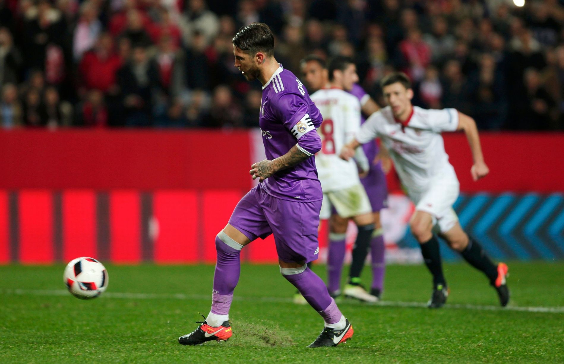 Real Madrid đạt cột mốc 40 trận bất bại trong trận cầu có mưa bàn thắng