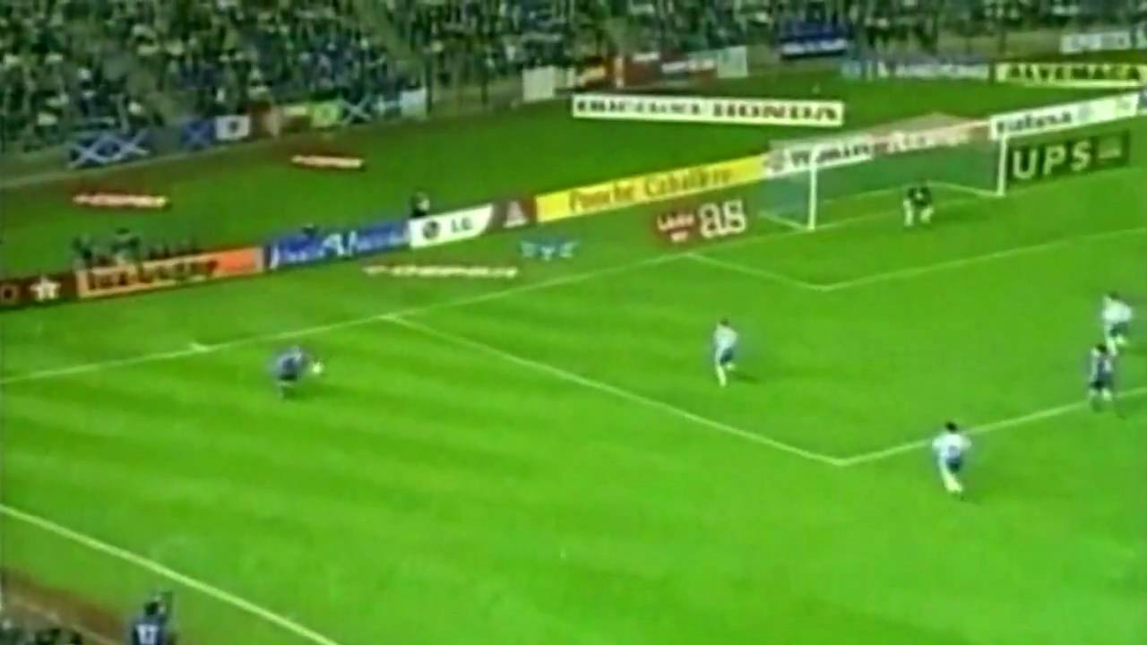 Bàn thắng không tưởng của Roberto Carlos