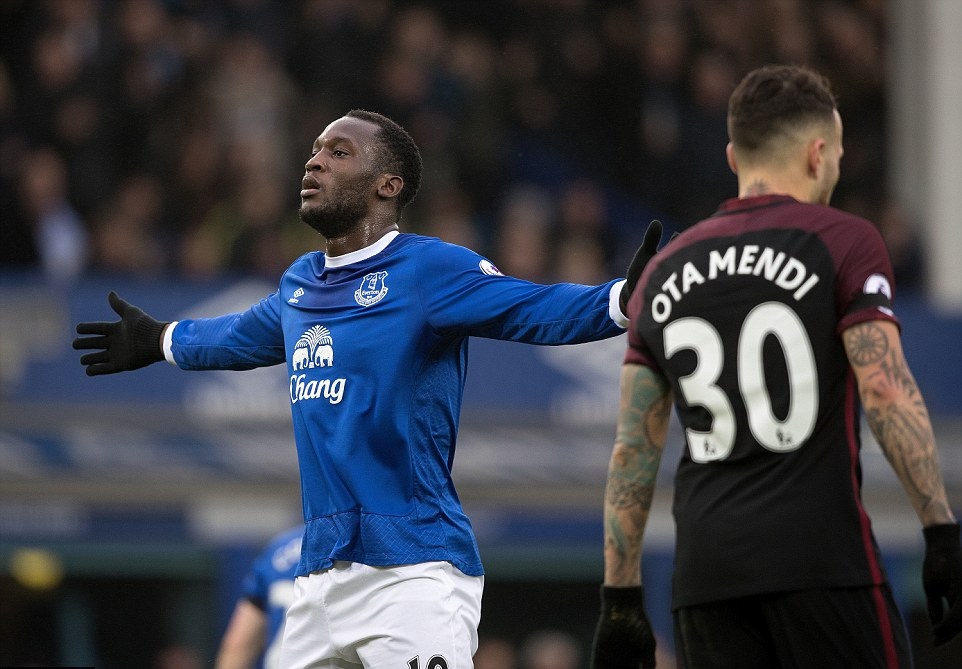 Ảnh bài viết Hàng thủ mơ ngủ, Man City nhận cơn ác mộng trước Everton