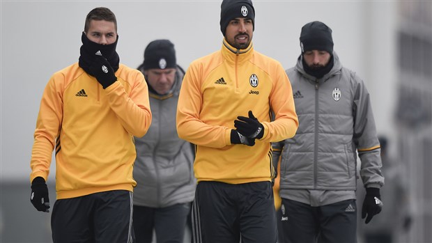 Juventus co ro luyện tập giữa ngày Đông tại Turin