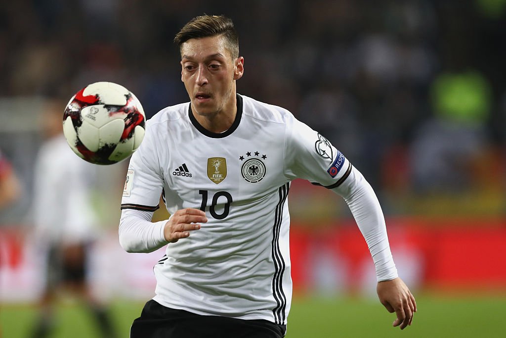 Ảnh bài viết Oezil tiếp tục là ngôi sao số 1 bóng đá Đức