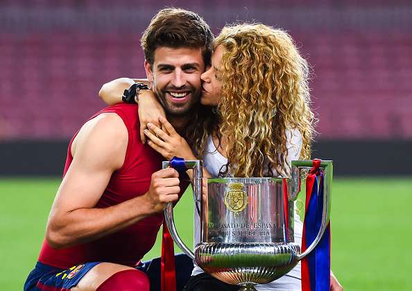 Shakira muốn Pique rời khỏi Barca