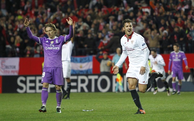 Sau vòng 18 La Liga: Real ngã ngựa, cả làng 'trẩy hội'!
