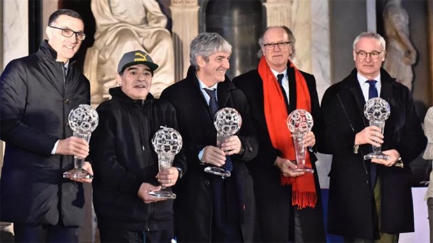 Chùm ảnh: Maradona và Ranieri giành giải thưởng 'huyền thoại' tại Italia