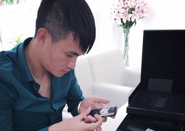 Điểm tin hậu trường 18/1: Công Vinh nhận quà ‘siêu sang’ từ Thủy Tiên; Tuấn Anh 'nối gót' Công Phượng chọc giận bầu Đức