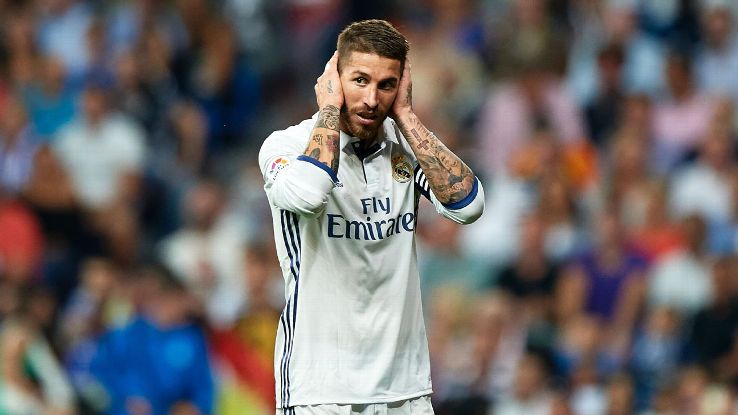 Vụ CĐV Sevilla lăng mạ Ramos, LFP nói gì?