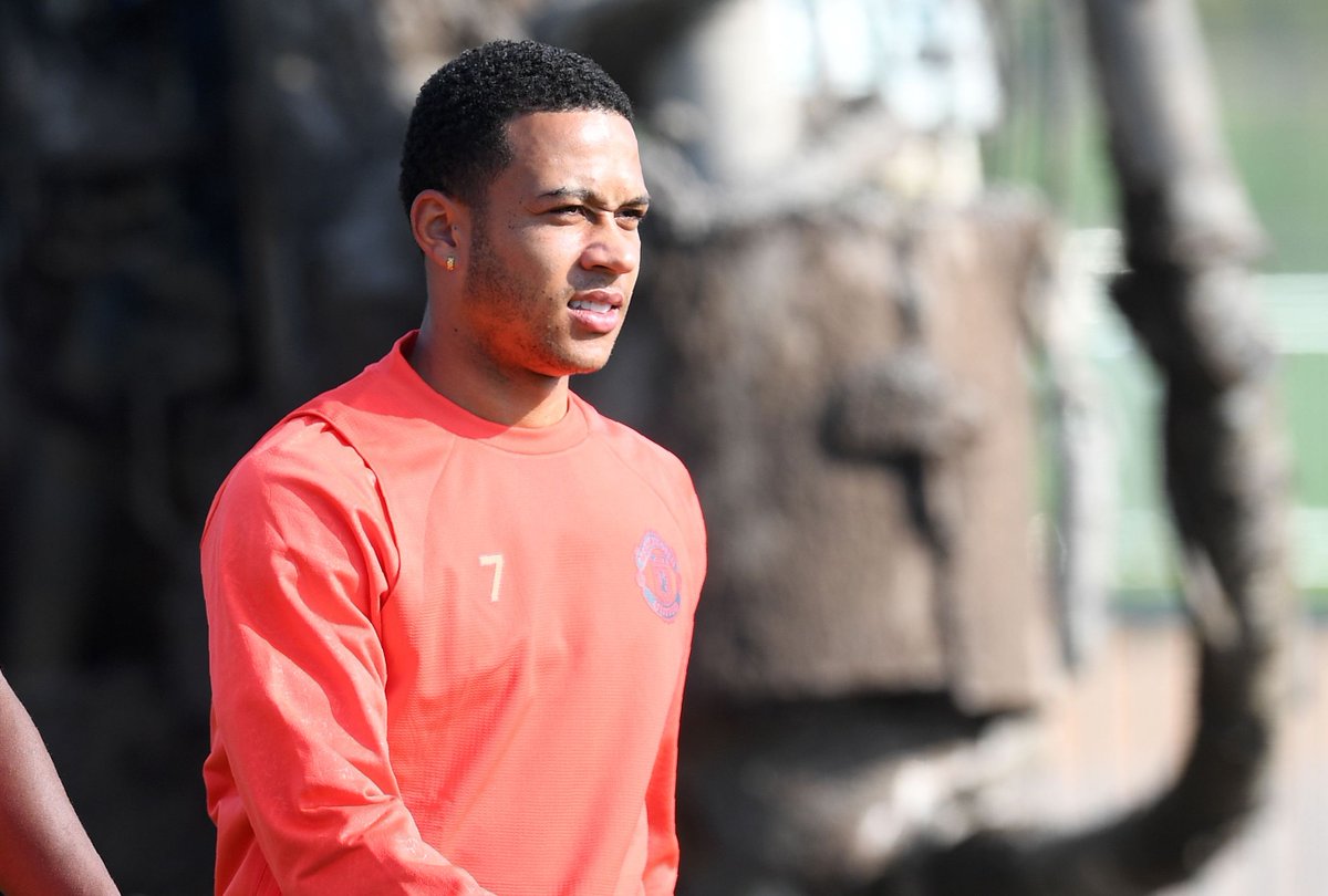 Ảnh bài viết Bán Depay, Mourinho tuyên bố không mua sắm