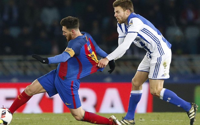 Illarramendi bức xúc đòi trọng tài phải đuổi Messi