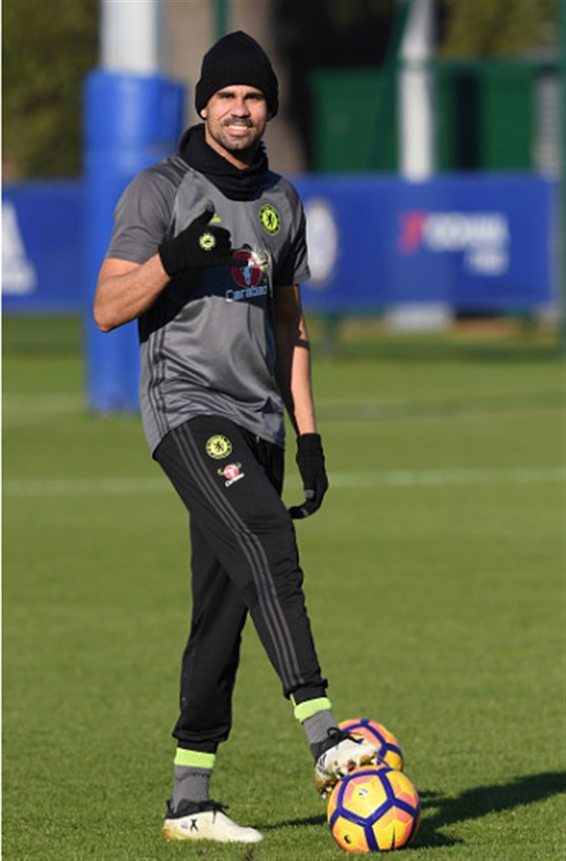 Diego Costa 'tươi như hoa' trong buổi tập của Chelsea 