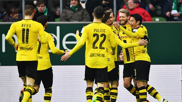 Rơi vào thế 10 chống 11, Werder Bremen chịu thua sát nút trước Dortmund