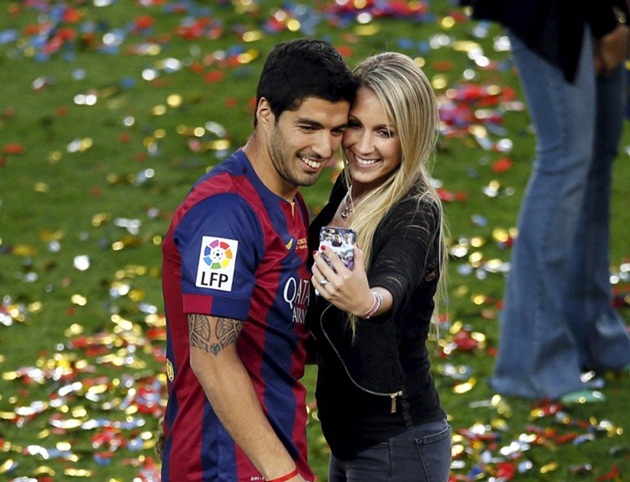 Điểm tin hậu trường 23/01: "Ngỡ ngàng" với lý do Suarez cập bến Barca, Bồ Martial bán "ảnh nóng" kiếm thêm thu nhập