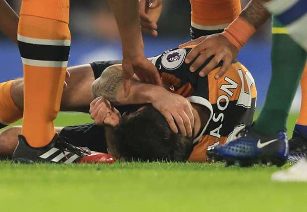 Pha va chạm khiến Ryan Mason bị nứt sọ (Chelsea vs Hull)