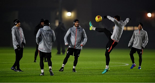 Giải quyết khủng hoảng, Liverpool luyện phòng ngự bóng bổng