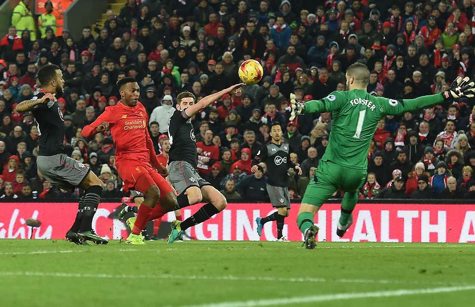 Bị loại khỏi cúp Liên đoàn, fan Liverpool đòi tống cổ Sturridge