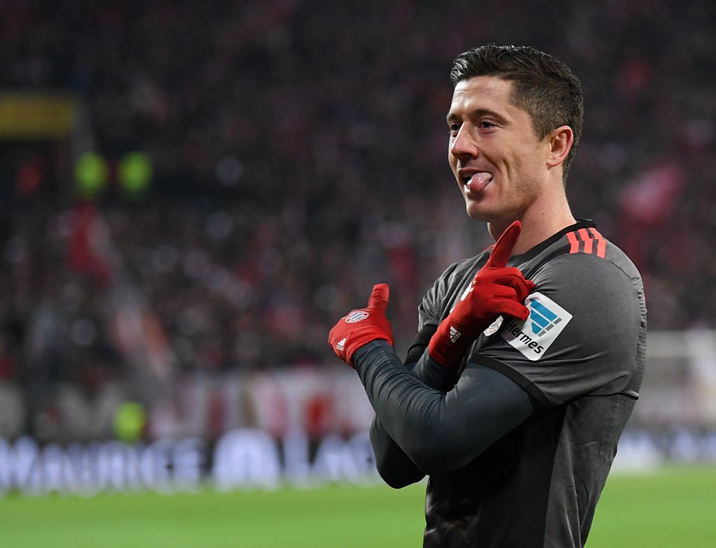 Roberto Lewandowski trình diễn kỹ thuật siêu đẳng trên sân tập