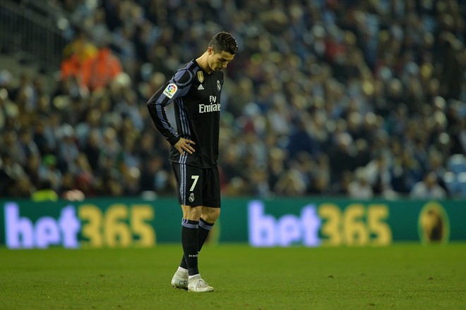 Ronaldo và Messi đối lập thời điểm hiện tại