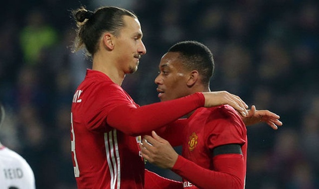 Ảnh bài viết Ibrahimovic đã nói gì với Martial để mọi thứ tại M.U trở nên yên ổn?