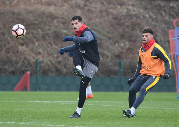 Xhaka đã bớt chặt chém trên sân tập của Arsenal