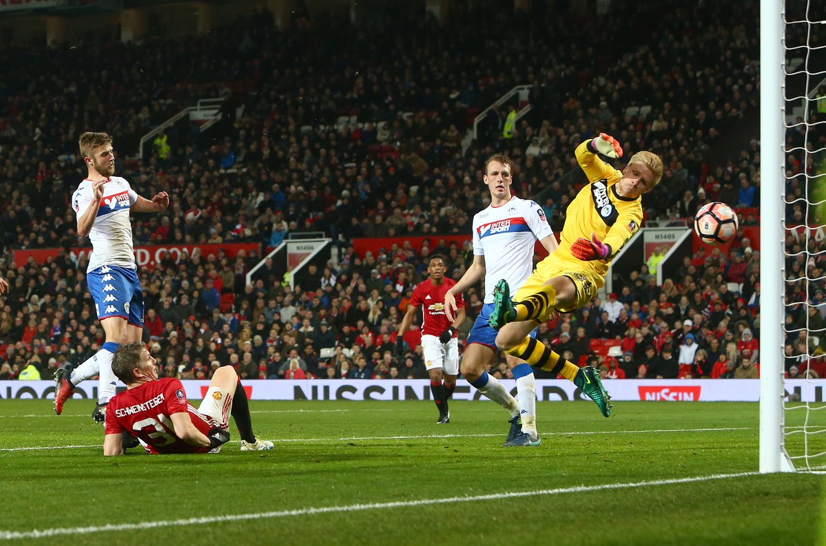 'Kẻ bị ruồng bỏ' tỏa sáng, Man Utd dễ dàng hạ Wigan