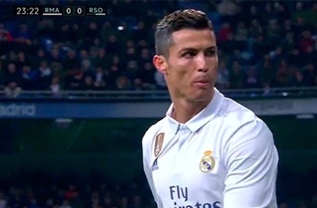 Ronaldo làm câm nín sự chỉ trích của khán giả nhà