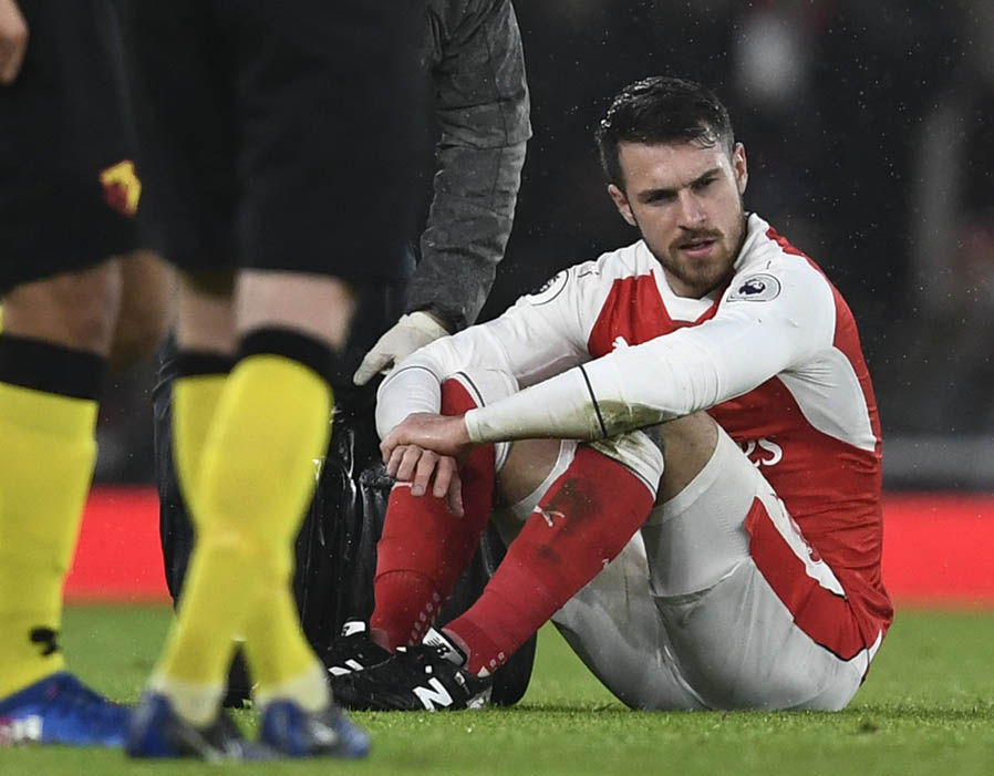 Ảnh bài viết Chùm ảnh: CĐV Arsenal 'vui như trẩy hội' vì Ramsey bị chấn thương