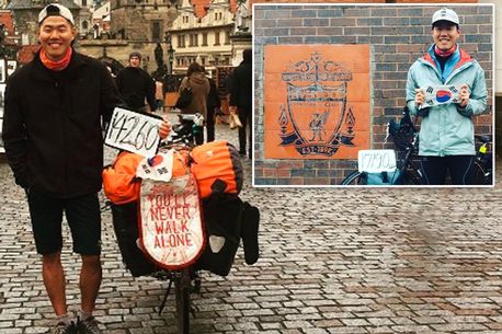 Ảnh bài viết Fan cuồng Liverpool đạp xe 235 ngày đến Anfield nhưng lỡ đại chiến vì... thiếu vé