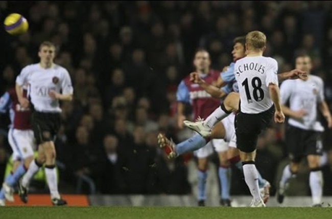 Ảnh bài viết Góc siêu phẩm: Pha nã đại bác kinh điển của Paul Scholes