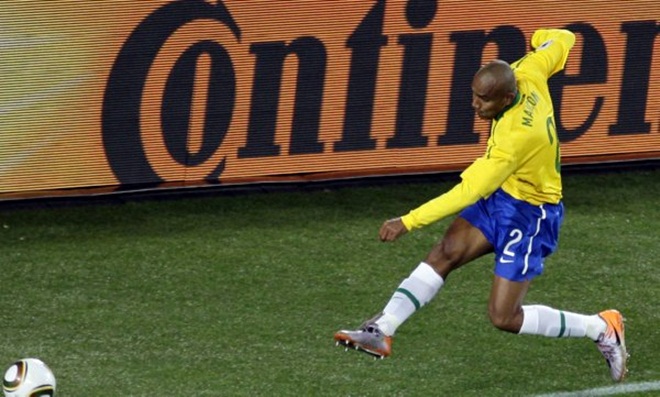 Ảnh bài viết Góc siêu phẩm: Bàn thắng có quỹ đạo khó tin của Maicon