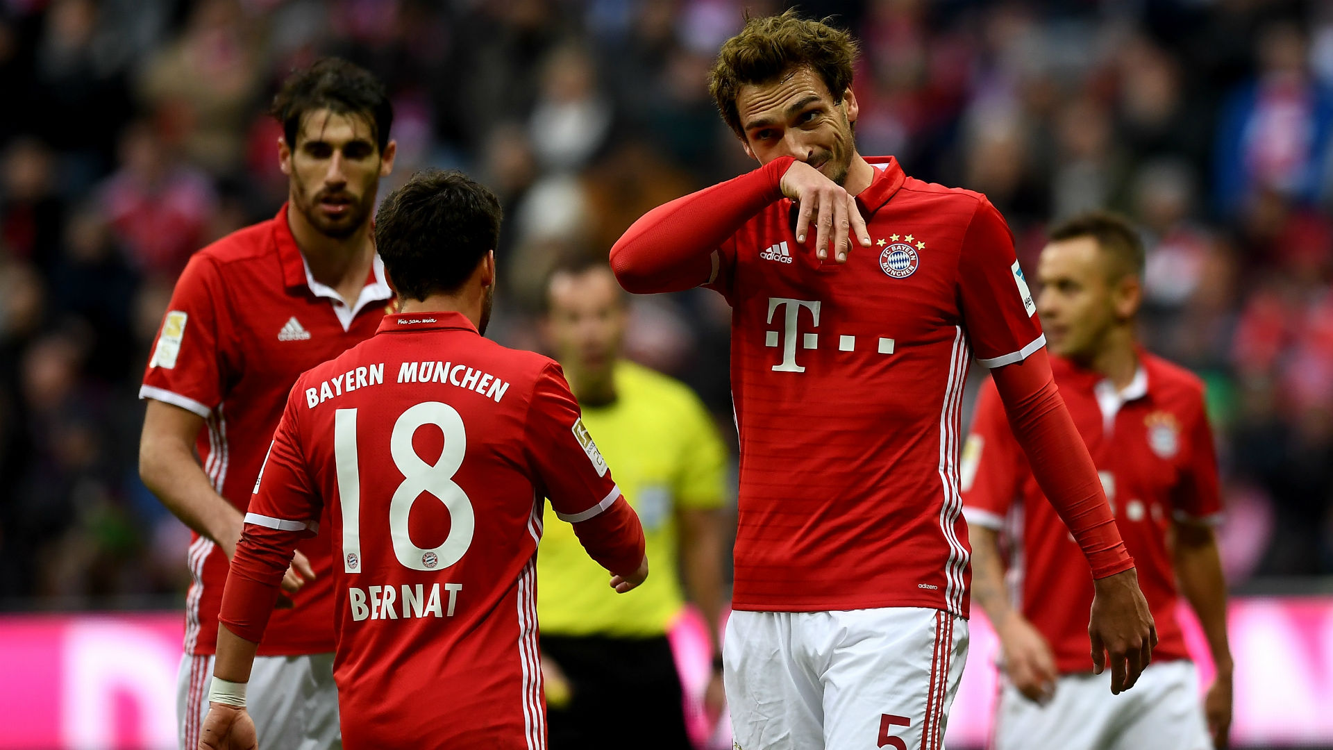 Ảnh bài viết Lewandowski 'nổ súng', Bayern vẫn bị Schalke cầm hòa ngay tại Allianz Arena