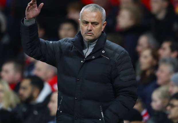 Ảnh bài viết Chơi quá an toàn, cầu thủ Man Utd bị Mourinho "nắn gân"