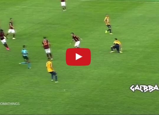 Ảnh bài viết Radja Nainggolan tắc bóng y hệt cầu thủ ở truyện tranh Nhật Bản