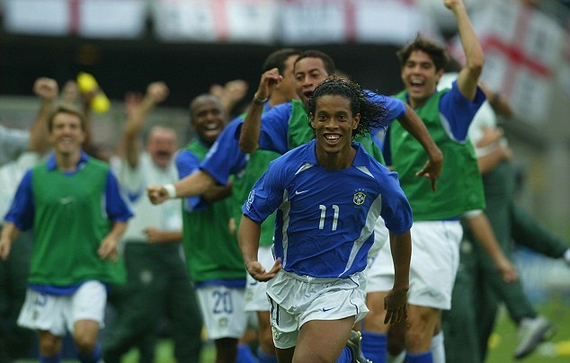 Ảnh bài viết Góc siêu phẩm: Ronaldinho đá phạt thần sầu đánh bại tuyển Anh